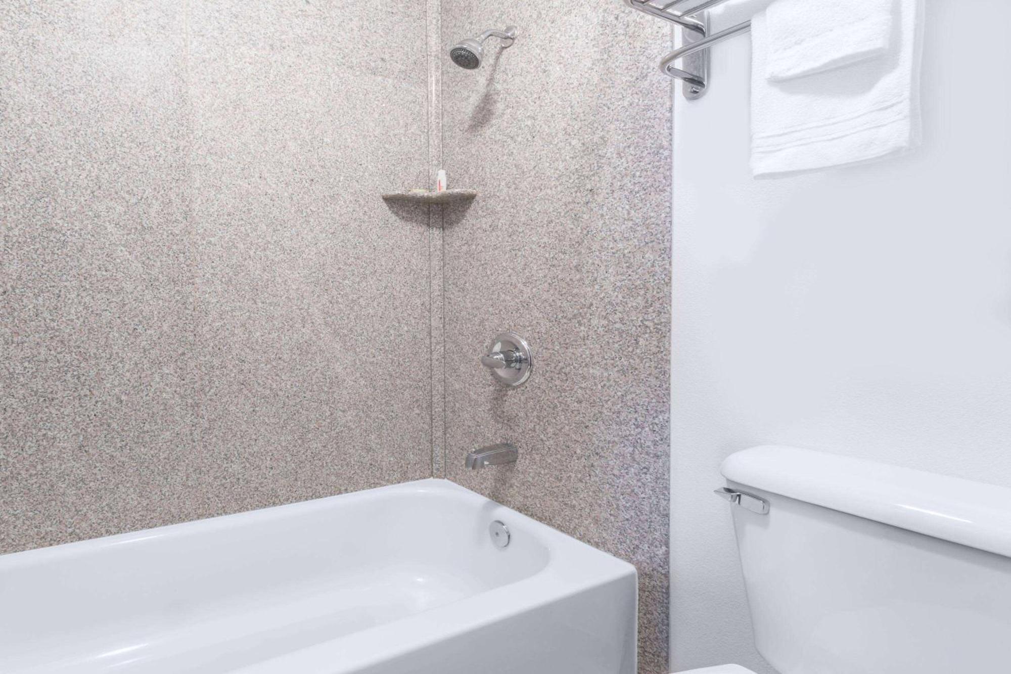 מלון Carmichael Super 8 By Wyndham Sacramento מראה חיצוני תמונה