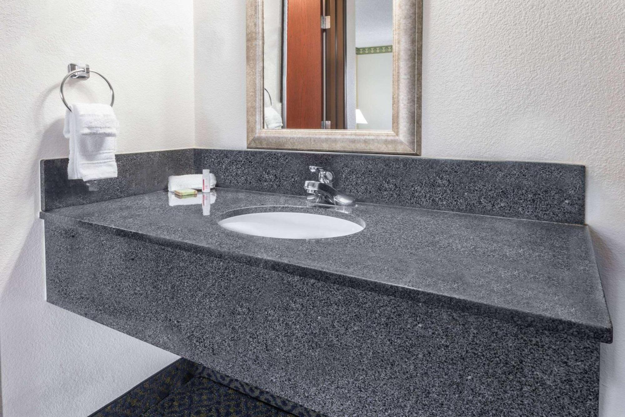 מלון Carmichael Super 8 By Wyndham Sacramento מראה חיצוני תמונה