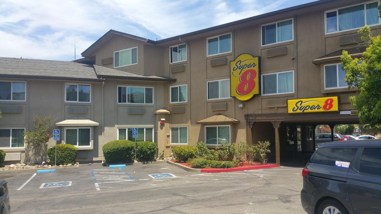 מלון Carmichael Super 8 By Wyndham Sacramento מראה חיצוני תמונה