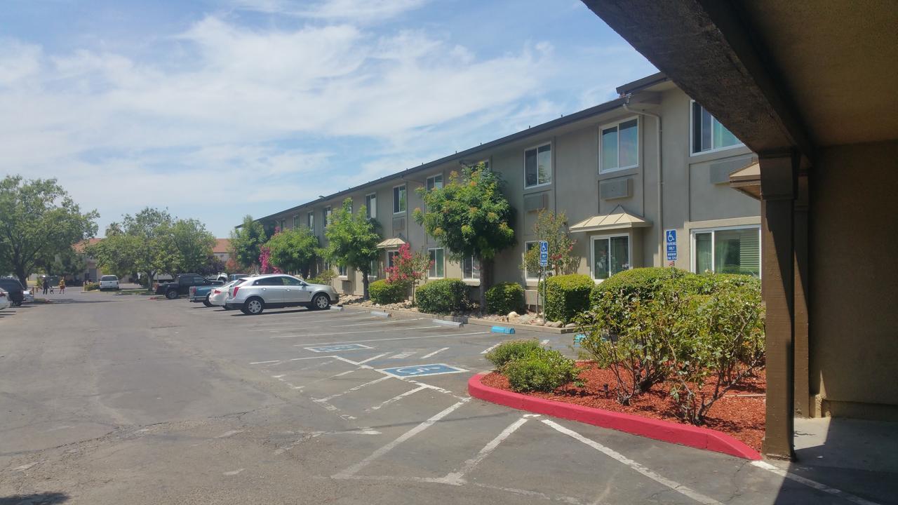 מלון Carmichael Super 8 By Wyndham Sacramento מראה חיצוני תמונה