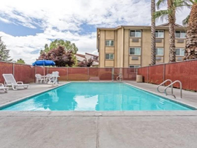 מלון Carmichael Super 8 By Wyndham Sacramento מראה חיצוני תמונה