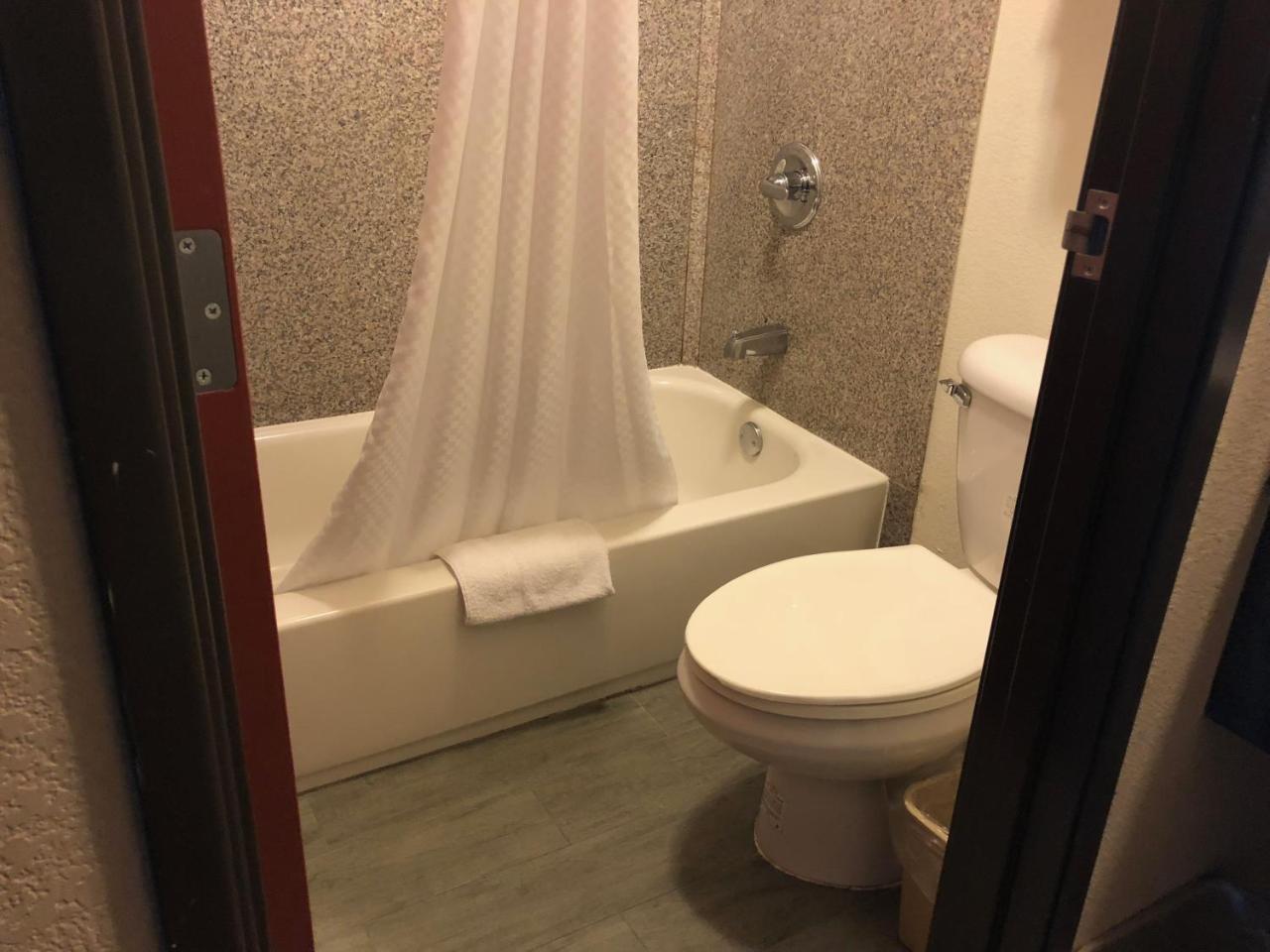 מלון Carmichael Super 8 By Wyndham Sacramento מראה חיצוני תמונה
